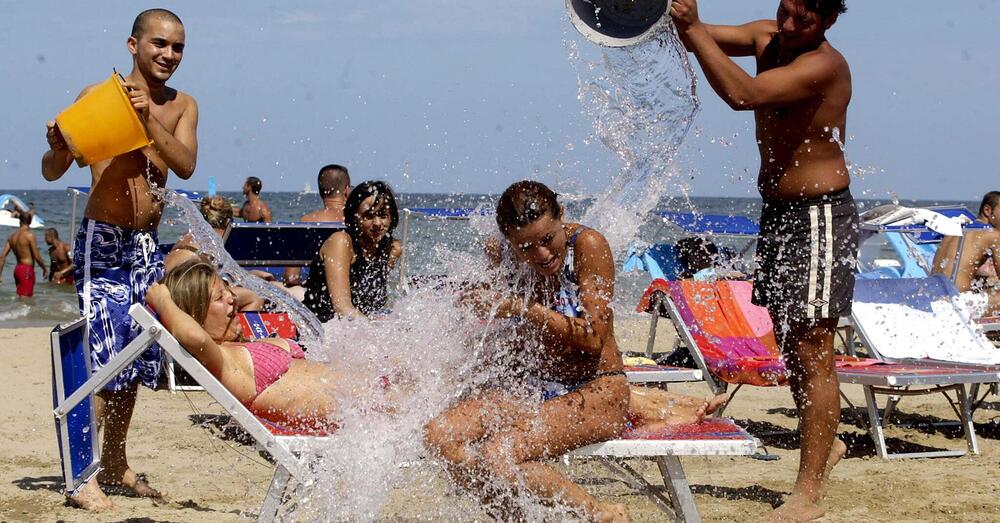 ESTATE PI&Ugrave; CALDA DI SEMPRE, ma il climate change non c&#039;entra. Bagnini incazz*ti in sciopero, 10mila hotel contro Booking e Codacons contro i rincari. Poi c&#039;&egrave; Ivanka Trump che compra un&#039;isola minata in Albania