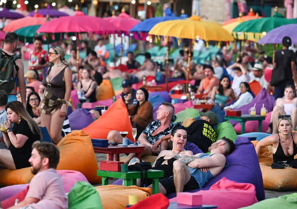 TURISMO IN ITALIA IN CRISI? Nel mondo ESPLODE! Bali al collasso per colpa di Influencer, travel blogger e &ldquo;viaggiatori occasionali&rdquo;. Ecco come l&#039;overtourism distrugge il mondo