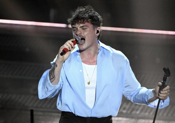 Il porcile di Olly al ristorante ci rivela la balorda figura di mer*a che ci avrebbe fatto fare all&#039;Eurovision?