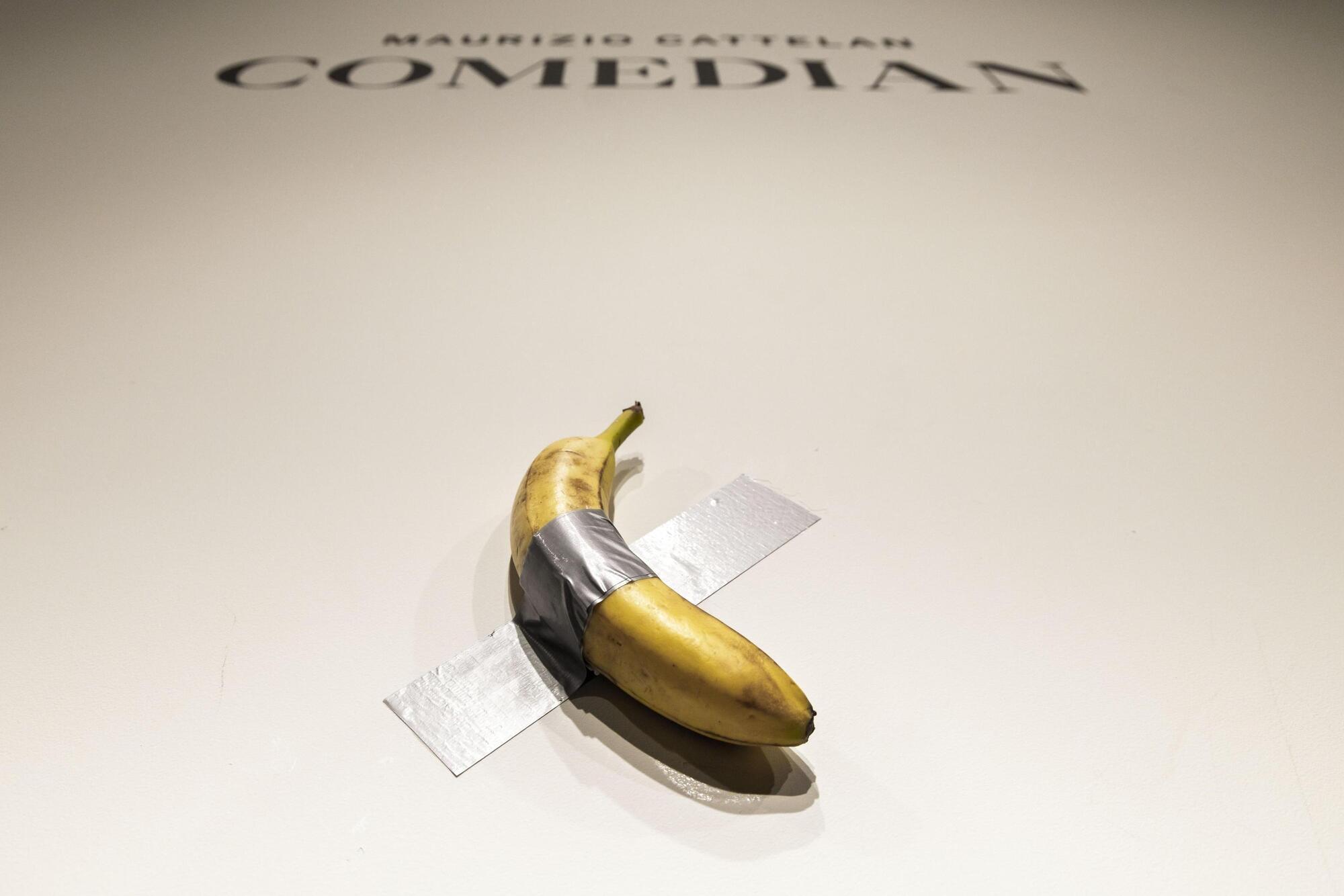 Comedian, l'opera di Maurizio Cattelan