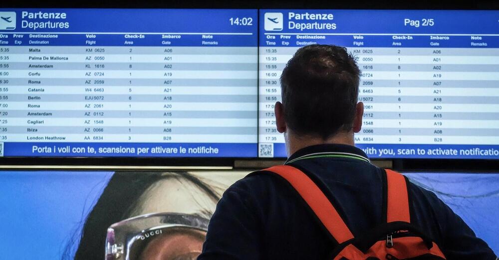 CAOS TURISMO. Il paradosso dei voli ad agosto (Etna permettendo): i prezzi calano pi&ugrave; a ridosso della partenza per le vacanze. Le compagnie aeree &ldquo;premiano&rdquo; i ritardatari? Ecco le tratte e i giorni migliori