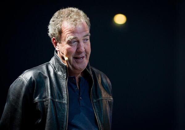 Jeremy Clarkson prova la Toyota Land Cruiser Commercial: &ldquo;Se dovessi scegliere un&#039;auto in cui rimanere bloccato in una giungla o in un deserto, sceglierei questa&rdquo;