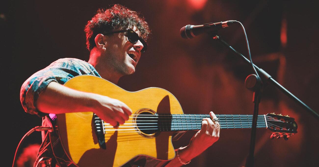 Siamo andati al concerto di Marco Castello (e dei Fearless Flyers) al Locus Festival, ma com&rsquo;&egrave; stato? Un coito interrotto: non basta scrivere ottime canzoni per rendere bene dal vivo. Ma i maestri&hellip;