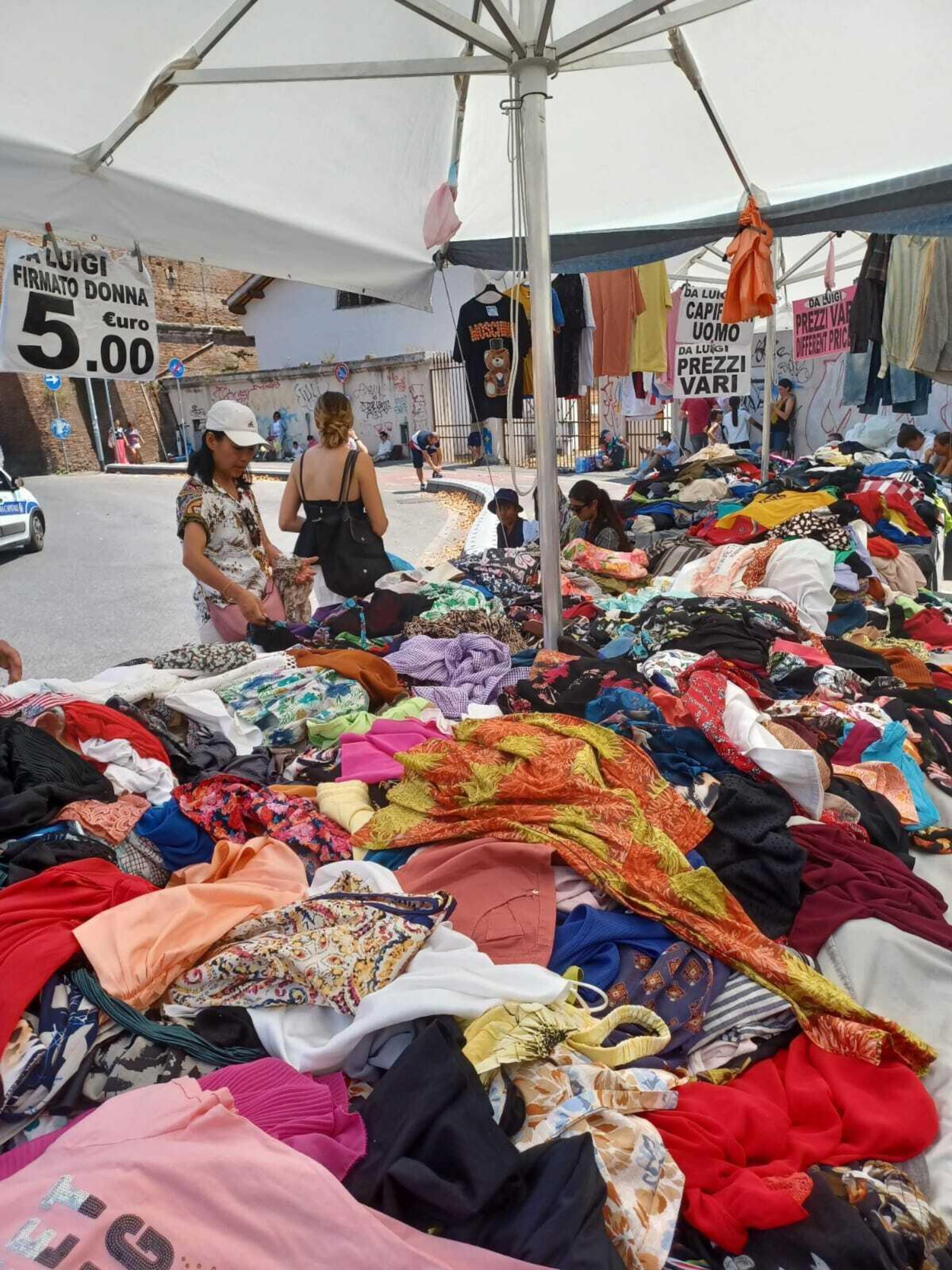 Il mercatino di Porta Portese a Roma