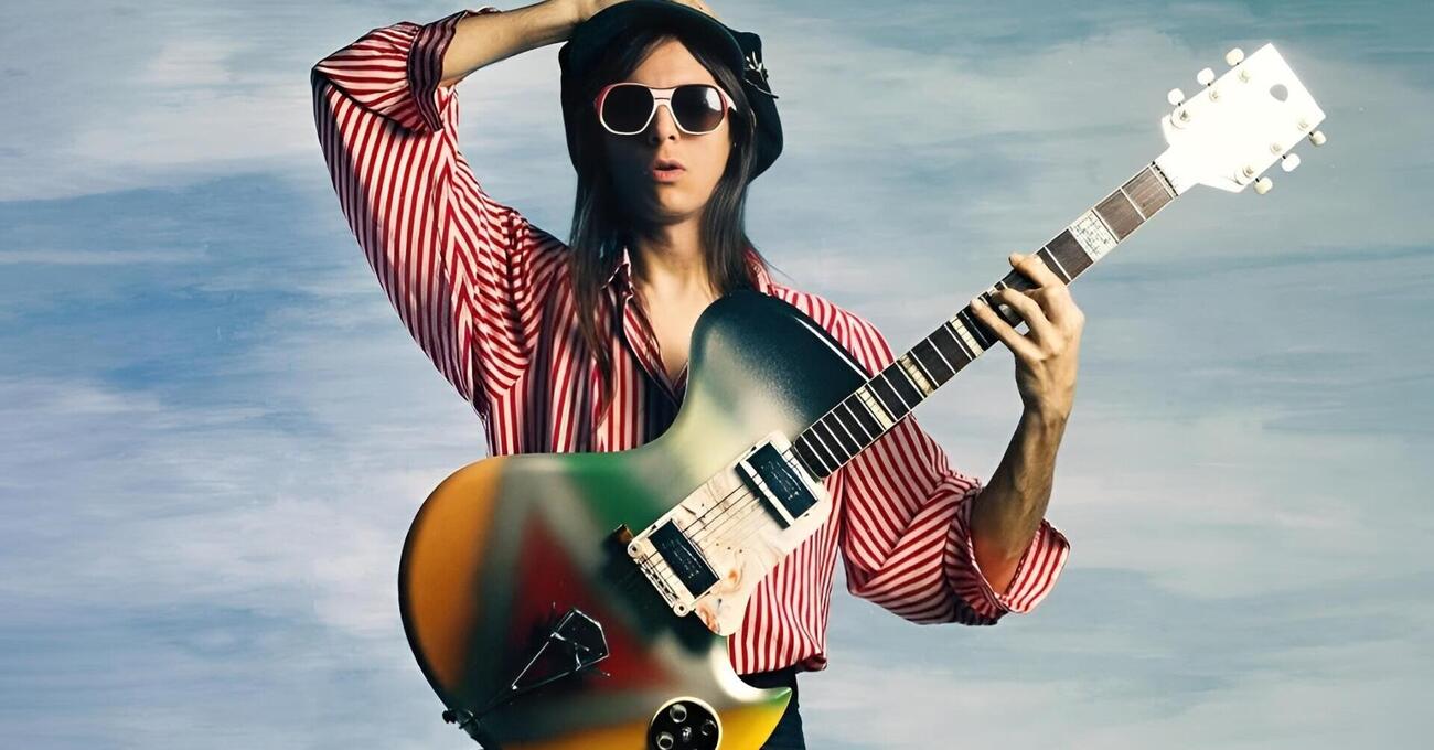 Siamo andati al concerto di Lucio Corsi al Locus Festival, ma com&rsquo;&egrave; stato? Piuttosto deludente, ma salvato dai pezzi sempreverdi di un cantautore che sa scrivere e&hellip;