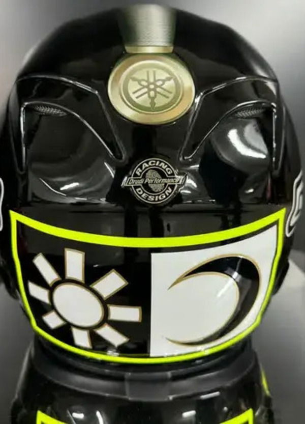 Ricordate l&rsquo;Excalibur di Valentino Rossi? Il casco della tristezza &egrave; all&rsquo;asta. Ecco quanto bisogner&agrave; sborsare per averlo