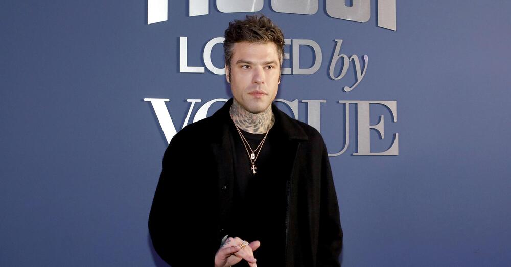 CAOS TOTALE PER IL CACHET STELLARE DI FEDEZ: il rapper risponde dal palco della Festa dello Stocco. E Parpiglia lo percula su Cittanova (Reggio Calabria): &ldquo;Lontani i tempi in cui grazie a J-Ax riempivi San Siro&rdquo;