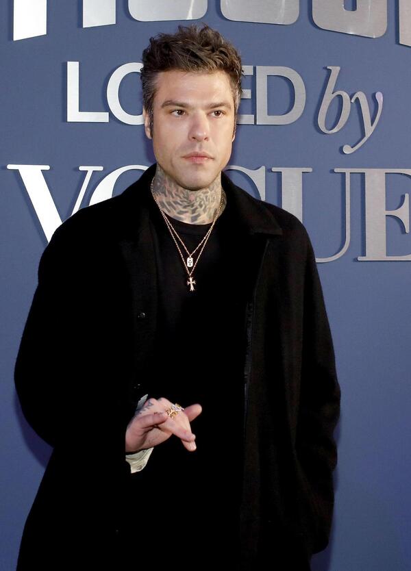 CAOS TOTALE PER IL CACHET STELLARE DI FEDEZ: il rapper risponde dal palco della Festa dello Stocco