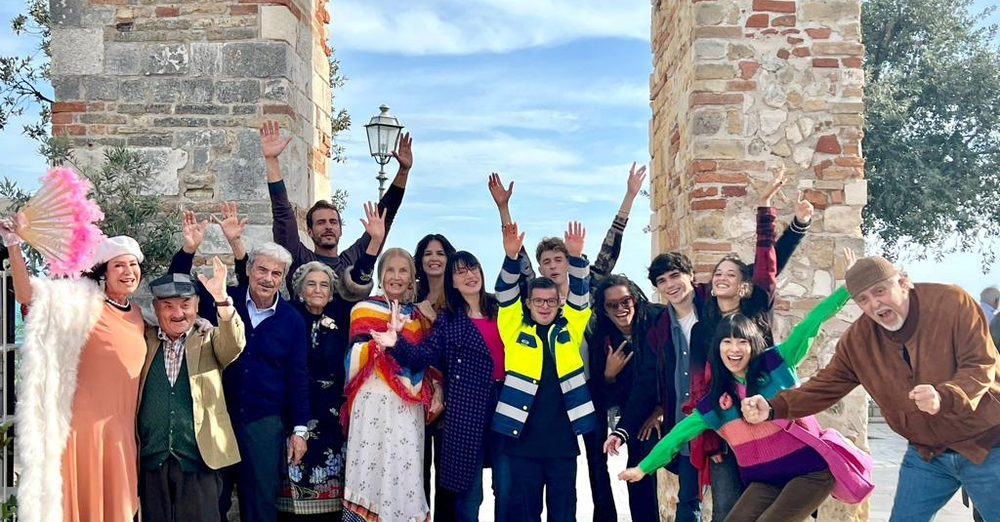 Fragili 2: ok, Canale 5 ci prova ad agosto con una fiction italiana in prima visione, ma perch&eacute; la terza et&agrave; non si pu&ograve; raccontare meglio? Qui &egrave; tutto stereotipi e Occhi del cuore 