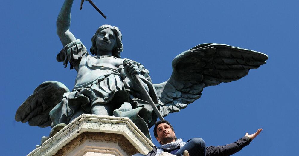 Niente marchio registrato &ldquo;Occhi Spaccanti&rdquo; per Raoul Bova? Fabrizio Corona spara: &ldquo;Gi&agrave; fatto prima di Falsissimo&rdquo;. Il caso Ceretti Monzino una rissa in coda all&#039;Ufficio Brevetti?