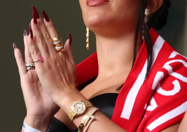 CR7 + GEORGINA = MONEY. Meglio l'anello o gli orologi? La collezione di lei, tra Rolex, Cartier, Audemars Piguet e Richard Mille: ecco modelli e prezzi