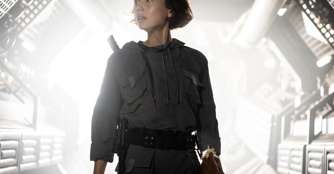 Abbiamo visto &quot;Alien: Pianeta Terra&quot; su Disney+, ma davvero &egrave; la serie dell&#039;anno? Per gli amanti della fantascienza, s&igrave;, perch&eacute;...