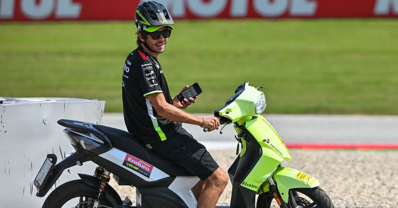 Il venerd&igrave; d&#039;Austria? Marc Marquez illude Pecco Bagnaia sotto gli occhi di Valentino Rossi, l&#039;Aprilia maledice il cambiamento climatico