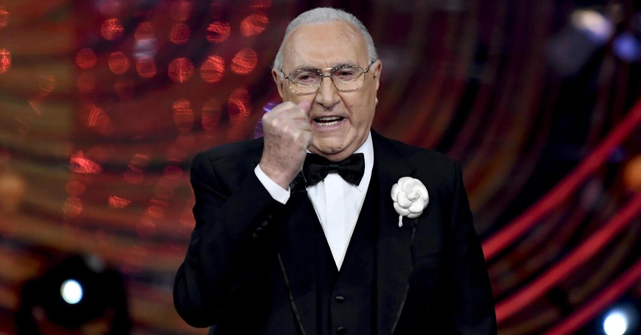 &Egrave; MORTO PIPPO BAUDO! Ma la televisione lo aveva preceduto. A 89 anni scompare l&#039;ultimo dei grandi presentatori. Non resta che distruggere il telecomando e consolarci con RaiPlay (negli archivi)