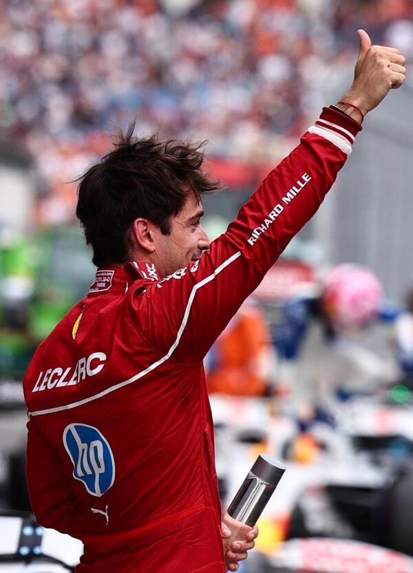 Charles Leclerc, arriva un fan a sorpresa dalla McLaren e in un attimo le statistiche contano zero