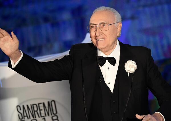 HA ROTTO IL CAZ*O la moda di condividere la foto con il morto famoso di turno. Massimiliano Parente: &ldquo;Pippo Baudo? Sui social &egrave; sempre pi&ugrave; vivo l&#039;ego degli altri: pi&ugrave; che lutto &egrave; narcisismo sul cadavere ancora caldo&rdquo;