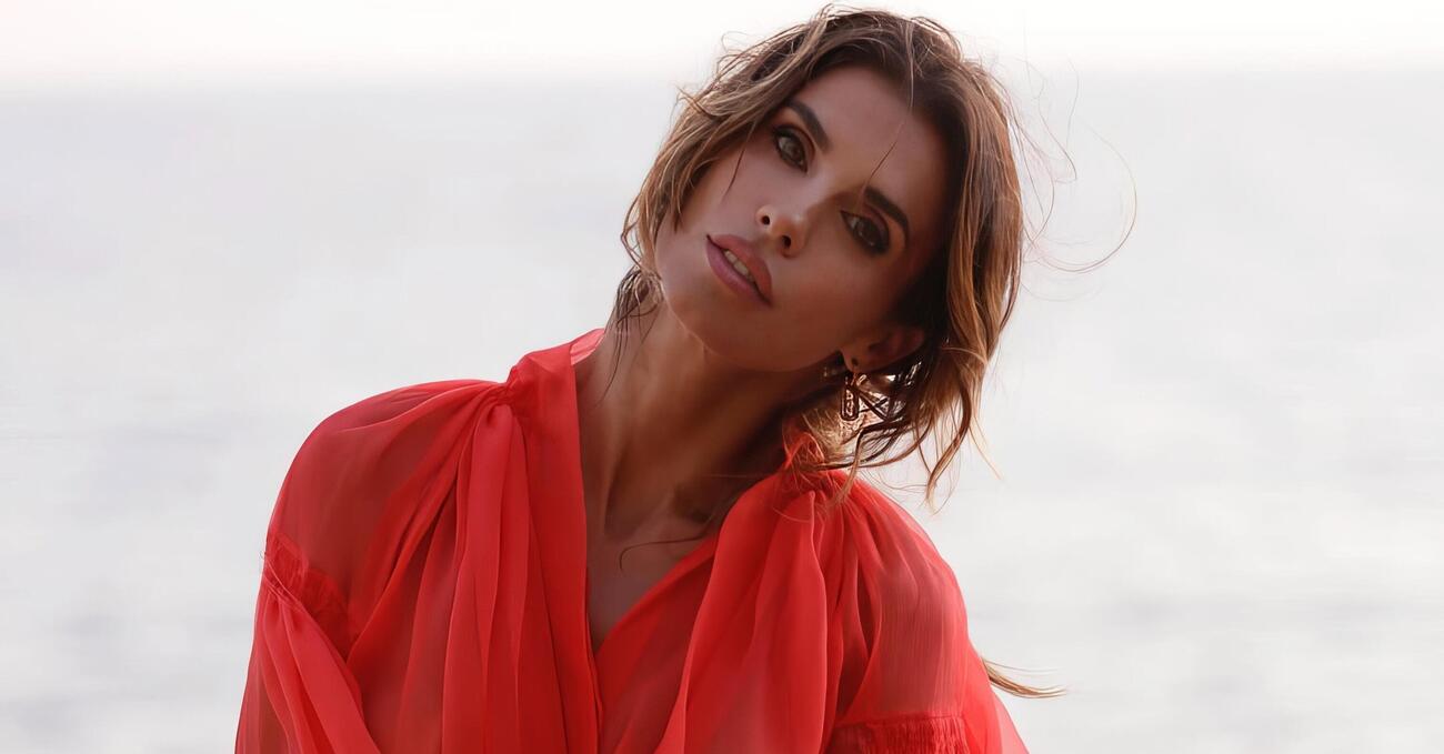 ESTATE CALDISSIMA: Elisabetta Canalis a tutto gossip in vacanza con Alvise Rigo, e intanto il nuovo reality Netflix  &ldquo;Physical: da 100 a 1&rdquo;...