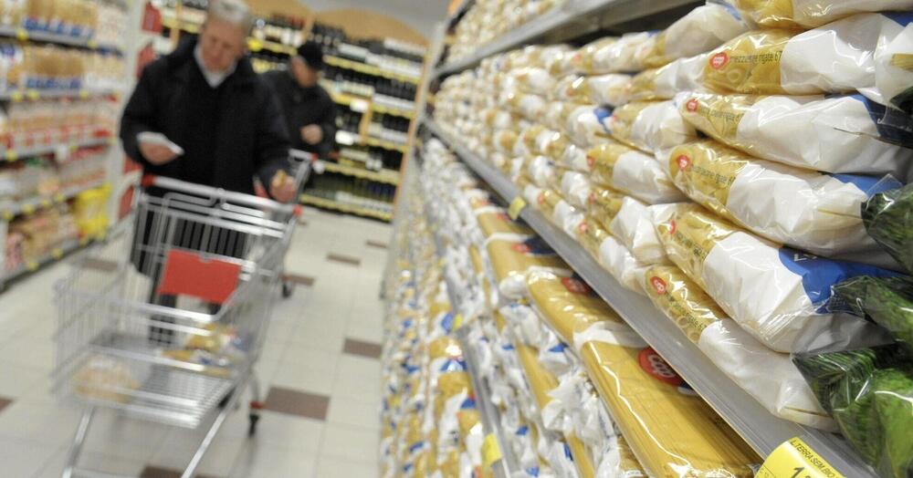 Siamo andati in vacanza, MA ORA COSA MANGIAMO? Caro spesa shock, chef Guido Mori denuncia: &ldquo;Servono prezzi calmierati&rdquo;. La pasta come il caviale? Benvenuti in Italia, dove mangiare &egrave; un lusso...