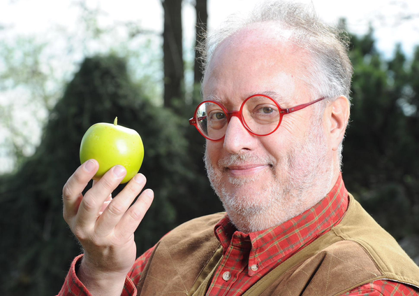 Caro prezzi? &quot;VIVA LA GRANDE DISTRIBUZIONE E GLI AGRITURISMI&quot;: i consigli per gli acquisti del critico enogastronomico Edoardo Raspelli contro gli aumenti. E i giornalisti... 