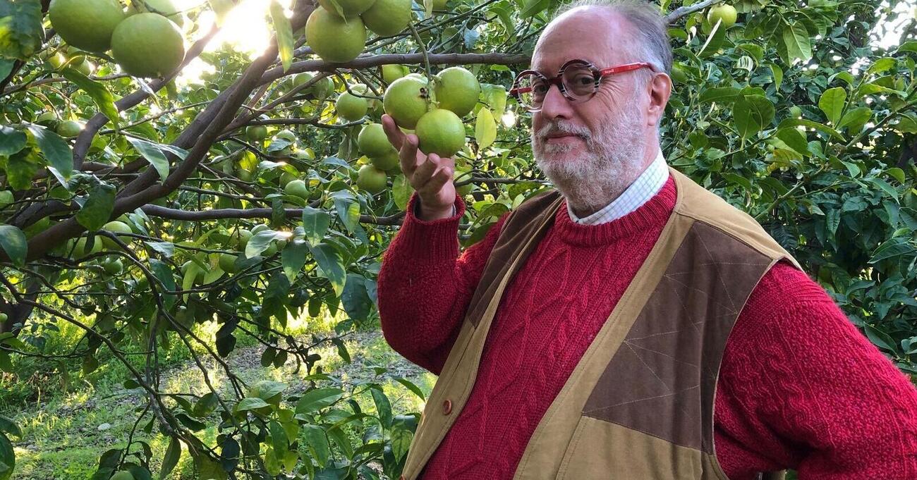 Caro prezzi? &quot;VIVA LA GRANDE DISTRIBUZIONE E GLI AGRITURISMI&quot;: i consigli per gli acquisti del critico enogastronomico Edoardo Raspelli contro gli aumenti. E i giornalisti... 