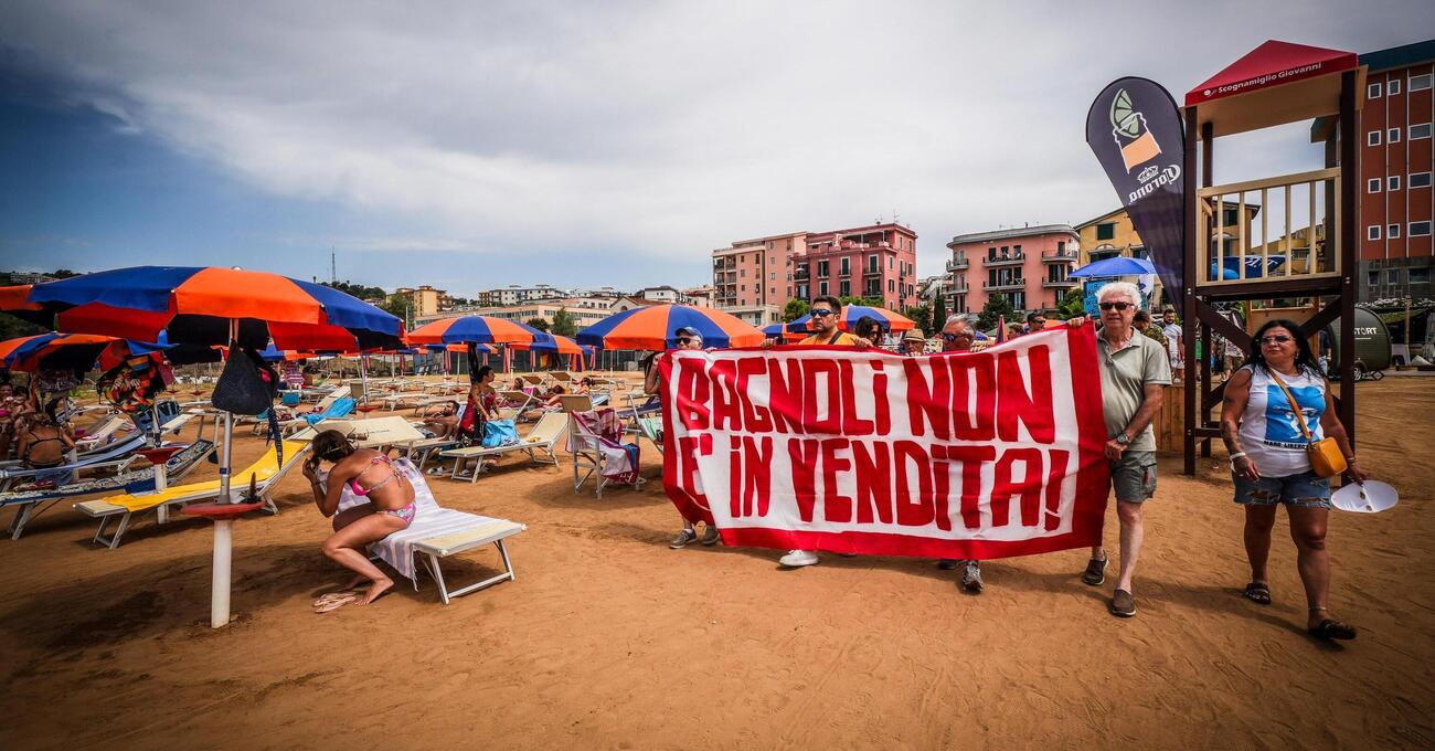 SPIAGGE VUOTE: ma se in Italia ce ne fossero di libere? I numeri spiegano la crisi. E il geologo Tozzi contro la privatizzazione: &quot;Il 50% deve essere free, con garanzie ambientali, strutture rimovibili e nessun condono&quot;
