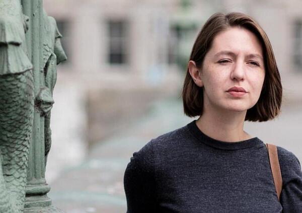 Ma davvero Sally Rooney RISCHIA IL CARCERE per terrorismo? Quello che guadagna da libri e serie tv va a Palestine Action, che il governo inglese paragona all&#039;Isis. Si pu&ograve; essere arrestati se aiuti Gaza?