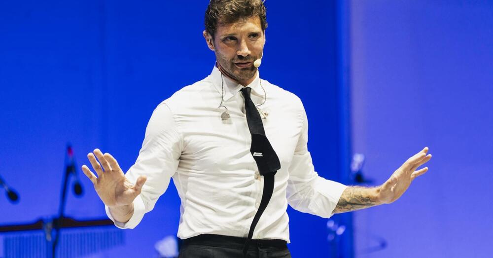 SIAMO TUTTI SPIATI? Se &egrave; cos&igrave; facile violare la privacy di Stefano De Martino e Caroline Tronelli, chi &egrave; pi&ugrave; al sicuro? Ecco come gli hacker entrano nelle telecamere di casa e mettono in vendita i video