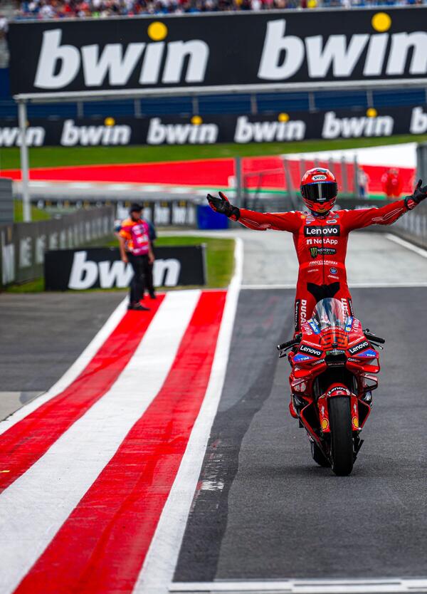 Quello tra Bagnaia e Ducati sembra un divorzio alla Amici Miei? S&igrave;, anche perch&eacute; oltre ai 12 secondi... [VIDEO]