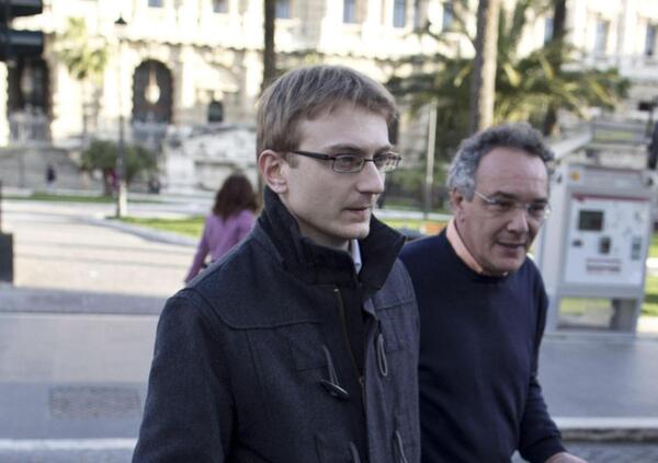 Omicidio Poggi, DI CHI &Egrave; L&rsquo;IMPRONTA DI UN PIEDE NUDO CON ALLUCE VALGO trovata sulla scena del delitto? Una traccia plantare fantasma che non appartiene ad Alberto Stasi, ai familiari di Chiara o ai soccorritori: chi altro c&rsquo;era nella villetta di Garlasco?