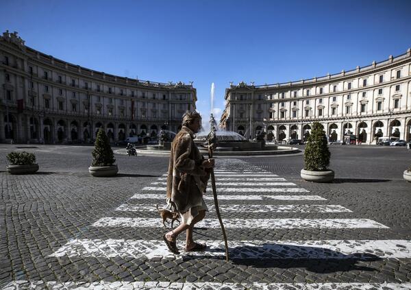 Il turismo alternativo? LE VACANZE A ROMA di Fulvio Abbate: deserta e allucinata, tra miraggi di Pasolini, Mastroianni e Sophia Loren, trasforma agosto in un&#039;esperienza erotica e surreale...