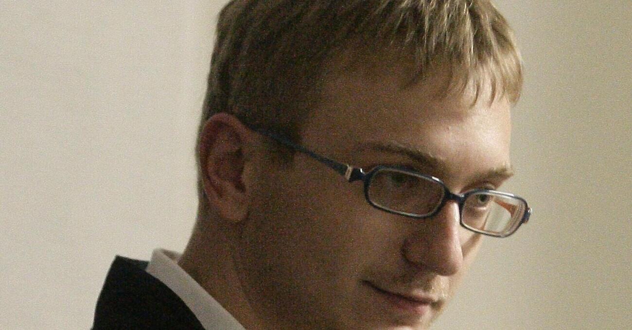 Omicidio Poggi, CHIARA &Egrave; STATA UCCISA CON UNA CHIAVE INGLESE? Fineschi: &ldquo;Alcune lesioni fanno pensare che la testa sia stata urtata pi&ugrave; volte contro un oggetto fisso, come un gradino&rdquo;. La ferita all&rsquo;orecchio? &ldquo; Forse un punteruolo o il famoso attizzatoio&hellip;&rdquo;
