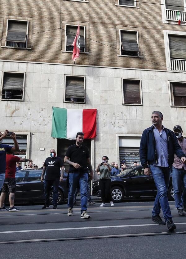 Bene lo sgombero del Leoncavallo. Ma la legge non vale anche per CasaPound?