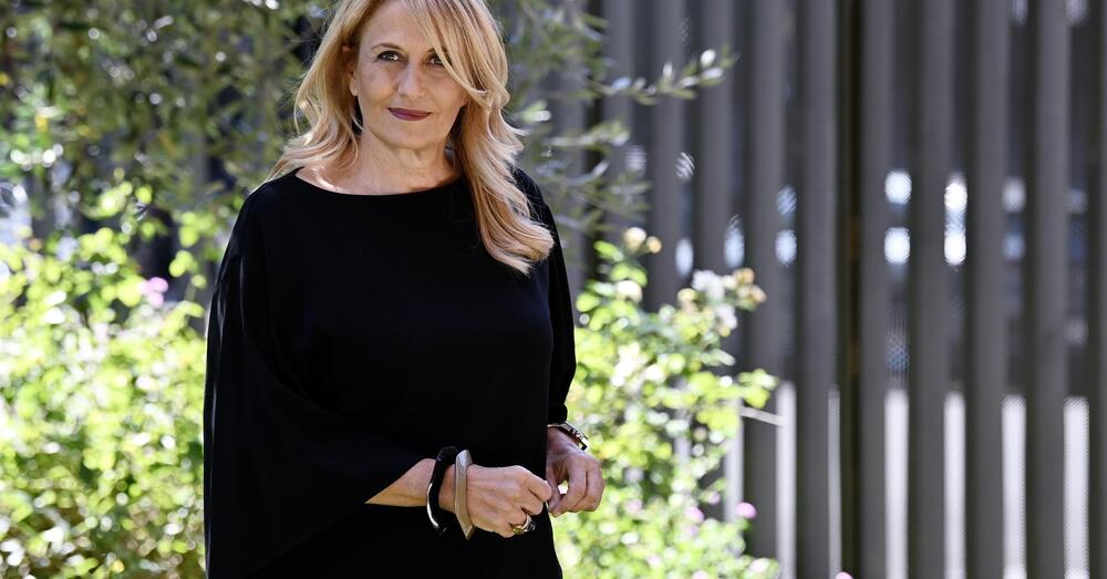 Perch&eacute; Monica Maggioni &quot;lascia la Rai&quot; ma, come Bruno Vespa, rimane collaboratrice esterna pagata (quanto?): che succede? Che senso ha? E chi la sostituir&agrave;? Spunta il nome di Giorgino, e intanto i compensi...