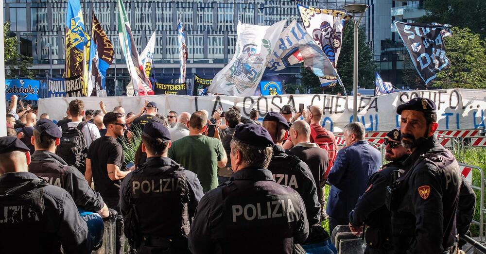 Banditi della sud ma ci siete o ci fate? Ultras del Milan si lamentano per le blacklist sugli abbonamenti ma c&rsquo;&egrave; qualcosa che non riescono a capire. Anzi pi&ugrave; di una... 