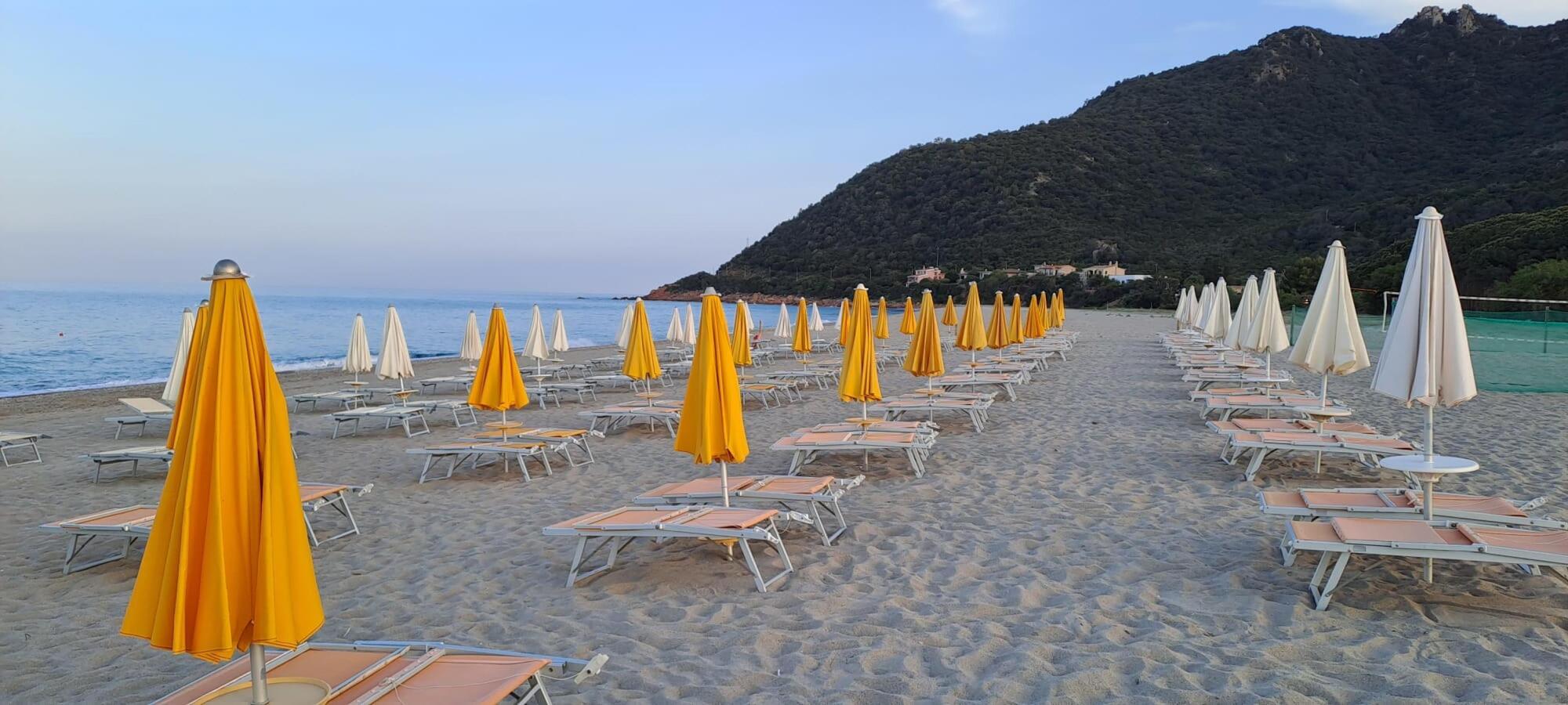 Ombrelloni chiusi