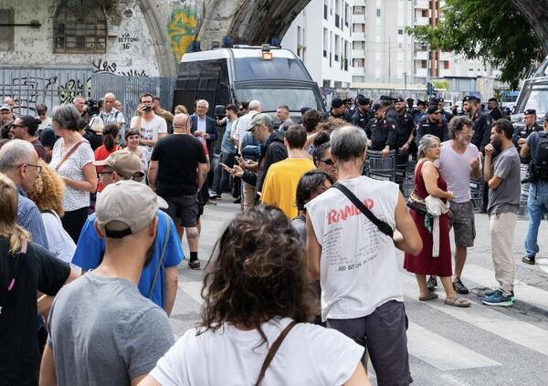 Gi&ugrave; il Leoncavallo, su CasaPound? Naike Rivelli a Giorgia Meloni: &ldquo;Sgomberare i fascisti no?&rdquo;. E lancia un appello agli influencer: &ldquo;Aiutate il centro sociale a riaprire dopo lo sfratto&rdquo;