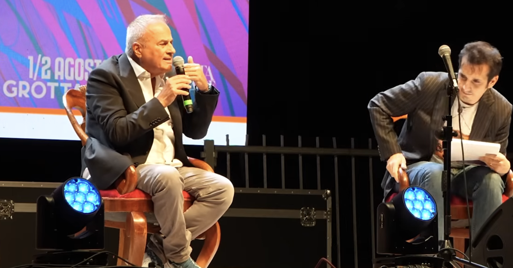 CHE SCAZZO SU GAZA! L&#039;avete visto Marco Santini (GialappaShow) che litiga con uno spettatore? &ldquo;Che caz*o dici su Hamas?&rdquo;