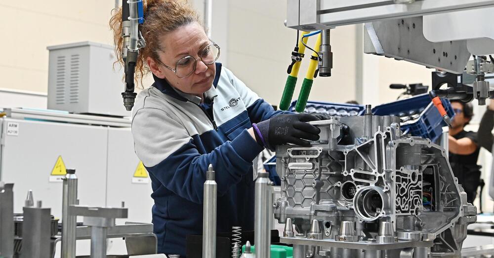 Ma perch&eacute; Stellantis ferma la fabbrica di TERMOLI per UN ANNO con &ldquo;contratto di solidariet&agrave;&rdquo;? Perucca Orfei Masterpilot: &ldquo;Doveva diventare GIGAFACTORY delle batterie elettriche, ma anche al bar sapevano che non avrebbe funzionato&hellip;&rdquo; [VIDEO]