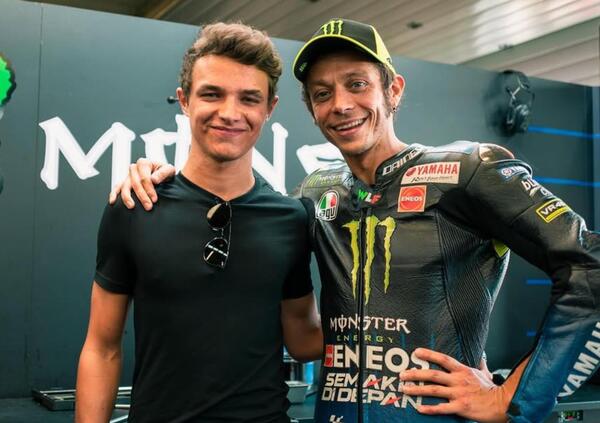 Lando Norris racconta tutto il suo amore per Valentino Rossi: &ldquo;Era il mio eroe. Da bambino avevo cominciato con le moto, prima della F1 mi piaceva tutto&rdquo;