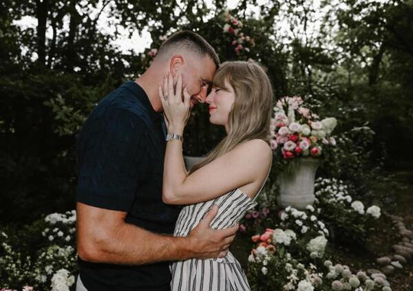 L&#039;annuncio di nozze tra Taylor Swift e Travis Kelce &egrave; un CORSO DI COMUNICAZIONE SOCIAL? S&igrave;, e anche Trump &egrave; passato da &quot;I hate you&quot; e fargli gli auguri: vi spieghiamo perch&eacute;