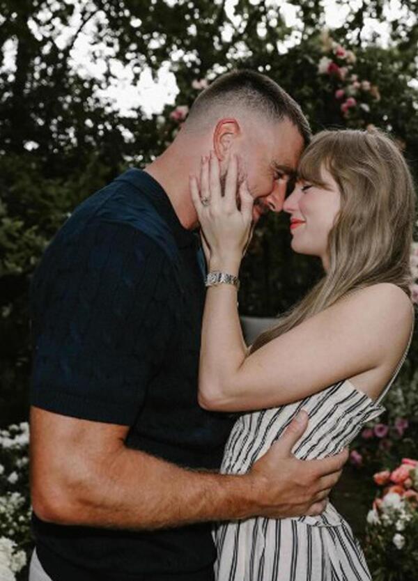 L'annuncio di nozze tra Taylor Swift e Travis Kelce è un CORSO DI COMUNICAZIONE SOCIAL? Sì, e anche Trump è passato da "I hate you" e fargli gli auguri: vi spieghiamo perché