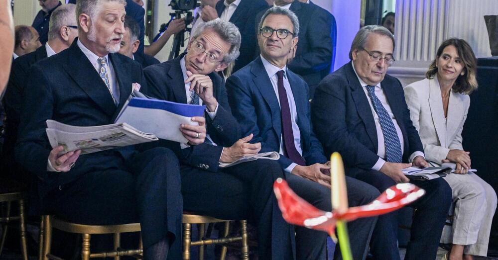 VEDI IL TEATRO SAN CARLO E POI MUORI: perch&eacute; la nostra inchiesta sulla Fondazione lirica vi racconta come funziona la politica italiana tra inciuci a destra e sinistra, amichettismo e familismo amorale  