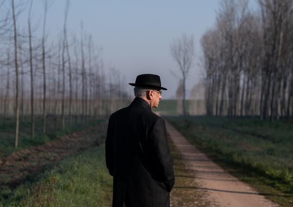 Abbiamo visto La Grazia, il film di Paolo Sorrentino con Toni Servillo e Anna Ferzetti alla Mostra del cinema di Venezia, ma com&rsquo;&egrave;? Tutto quello che (ri)volevamo dal regista premio Oscar