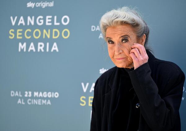 Da &quot;Mia moglie&quot; alle foto &quot;rubate&quot; su Phica, Barbara Alberti spiazza tutti: &ldquo;Cazzate, il mondo sta per esplodere!&quot; Il Grande Fratello? &quot;Siamo noi pettegoli. Rimpiango il Medioevo...&quot;