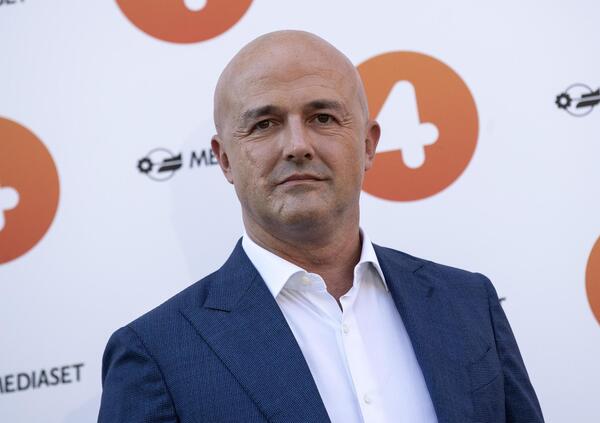 Le bombe di Nuzzi, che torna in tv con Dentro La Notizia (ma su Canale 5): &ldquo;Le carte segrete? Dal maggiordomo di papa Ratzinger&rdquo;