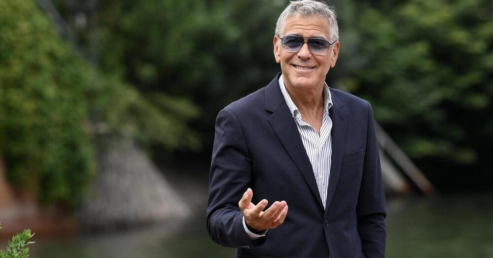 Abbiamo visto Jay Kelly di Noah Baumbach con Clooney a Venezia: ma com&rsquo;&egrave;? Ormai George lo prendiamo sul serio solo in Italia&hellip;
