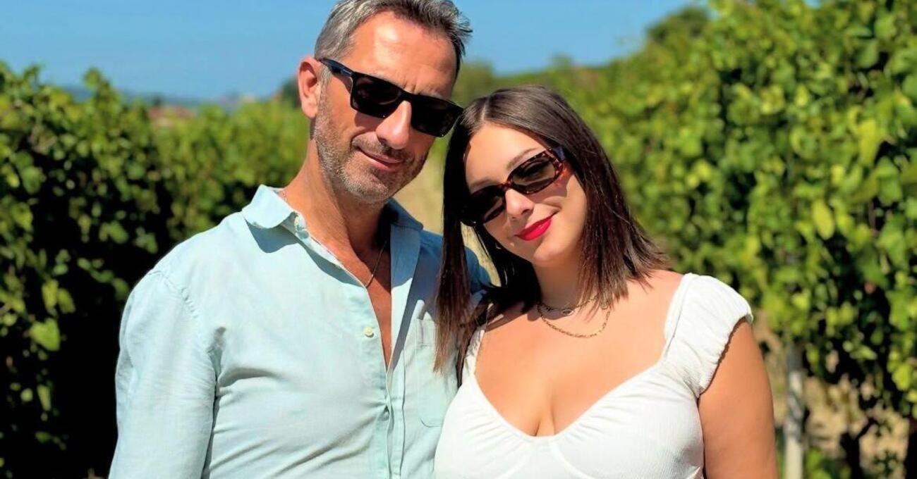 Nica e Sam, la coppia con 30 anni di differenza che fa impazzire i social: &quot;Minacciati di morte e insultati di pedofilia, ma ci amiamo&rdquo;. Il gruppo &ldquo;Mia moglie&rdquo; su Facebook? &ldquo;Fa ribrezzo&hellip;&rdquo;