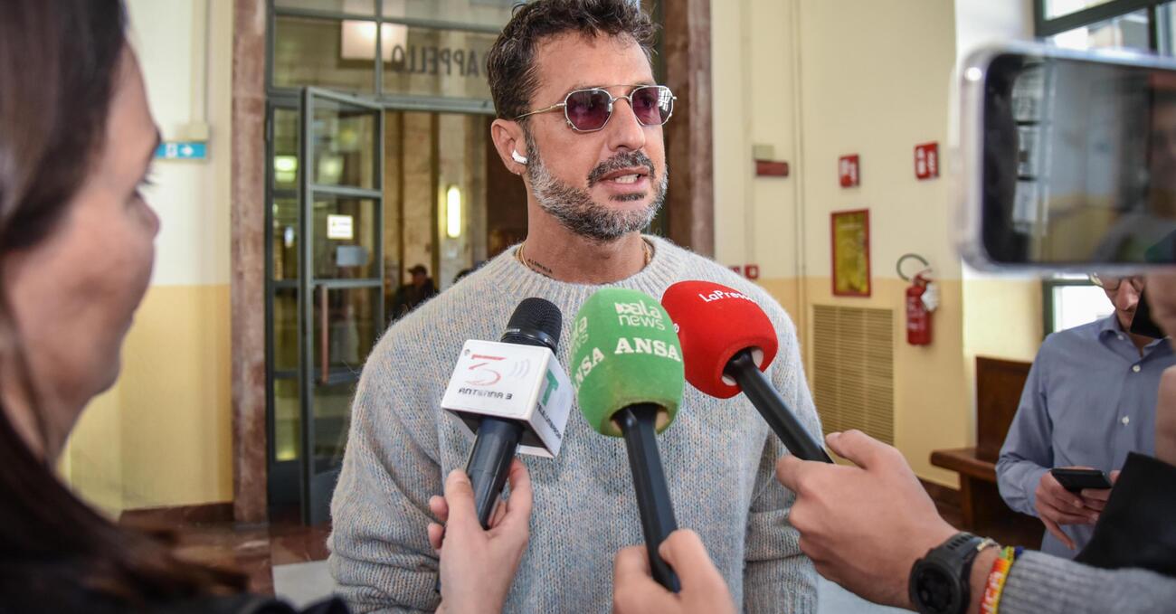Fabrizio Corona asfalta la privacy (dei vip)? Da Raoul Bova ai calciatori col &ldquo;freaky&rdquo;: &ldquo;Alibi per perbenisti&hellip;&rdquo;