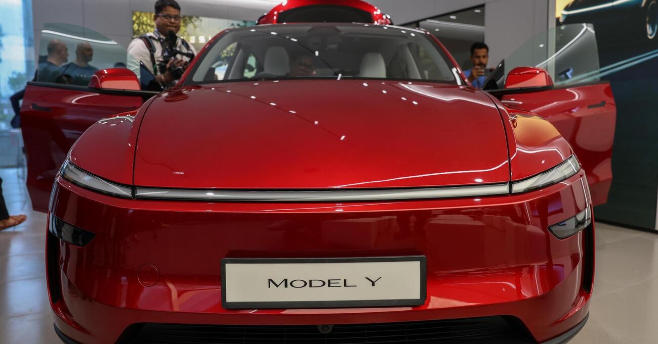 Com&egrave; la Tesla Model Y Performance 2026? Perucca Orfei Masterpilot l&#039;ha provata e ci spiega la svolta: &quot;Un missile travestito da Suv. Non sono contro l&rsquo;elettrico nativo, ma...&quot; [video]