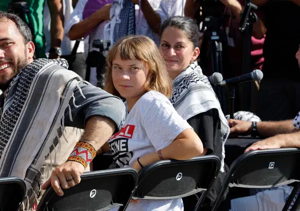 La Global Sumud Flotilla verso Gaza &egrave; un evento epocale, come le proteste contro le guerre in Vietnam e in Iraq: 50 navi, 44 Paesi e migliaia di persone in giro per il mondo ci spiegano cos&rsquo;&egrave; la democrazia 